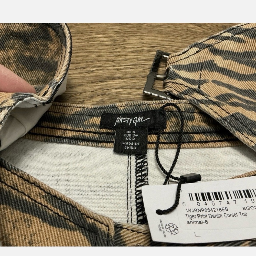 Nasty Gal Strapless Tiger-Print Buckle Crop Top. NWT. Size 2 - Picture 6 of 6